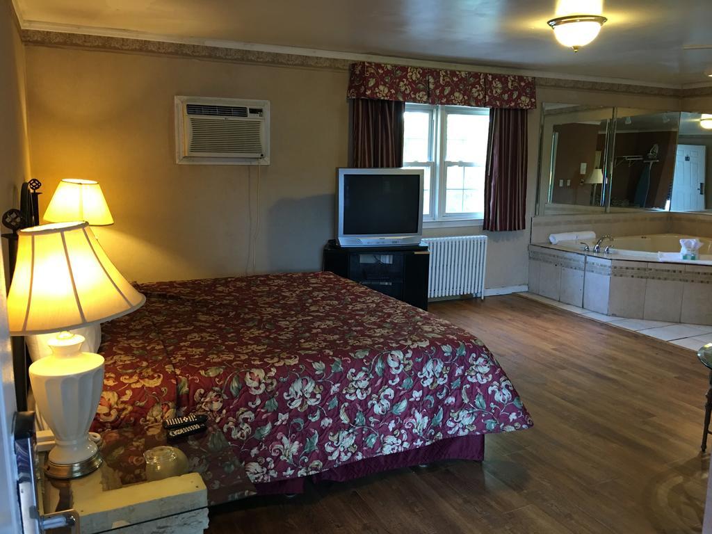 Colonie Inn And Suites Latham Esterno foto