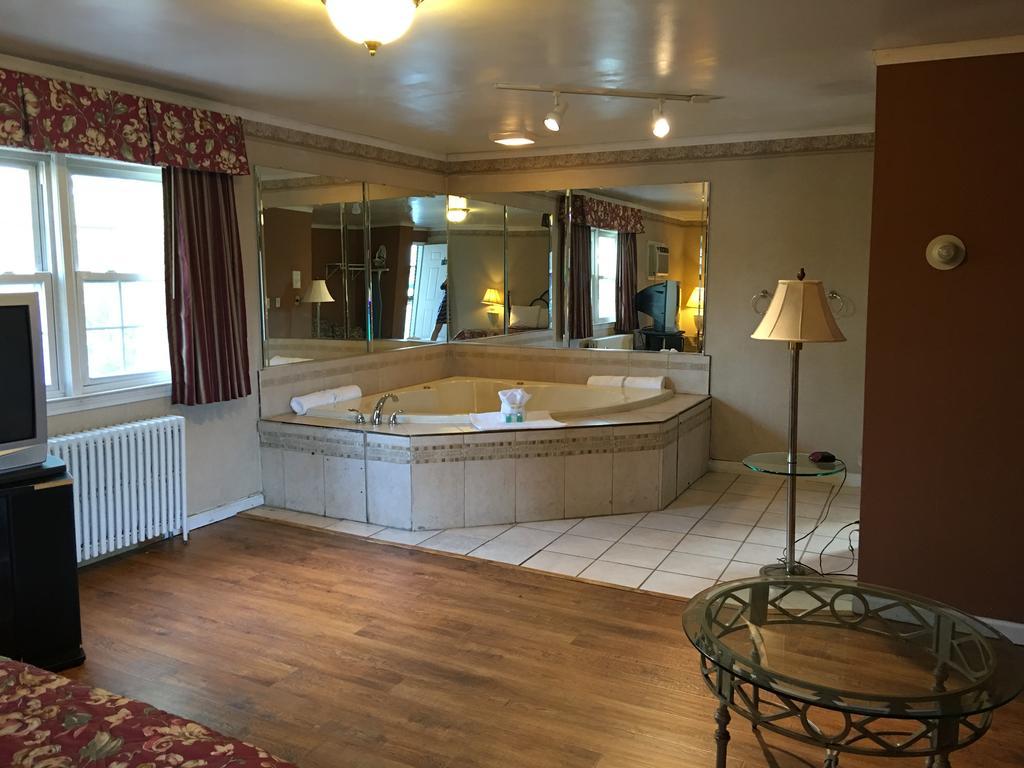 Colonie Inn And Suites Latham Esterno foto