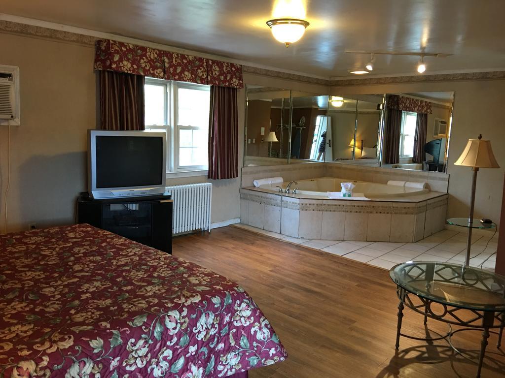Colonie Inn And Suites Latham Esterno foto